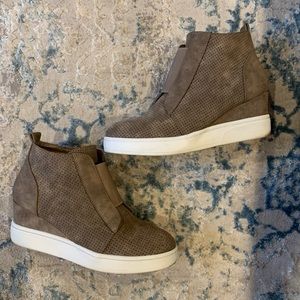 Wedge Sneaker